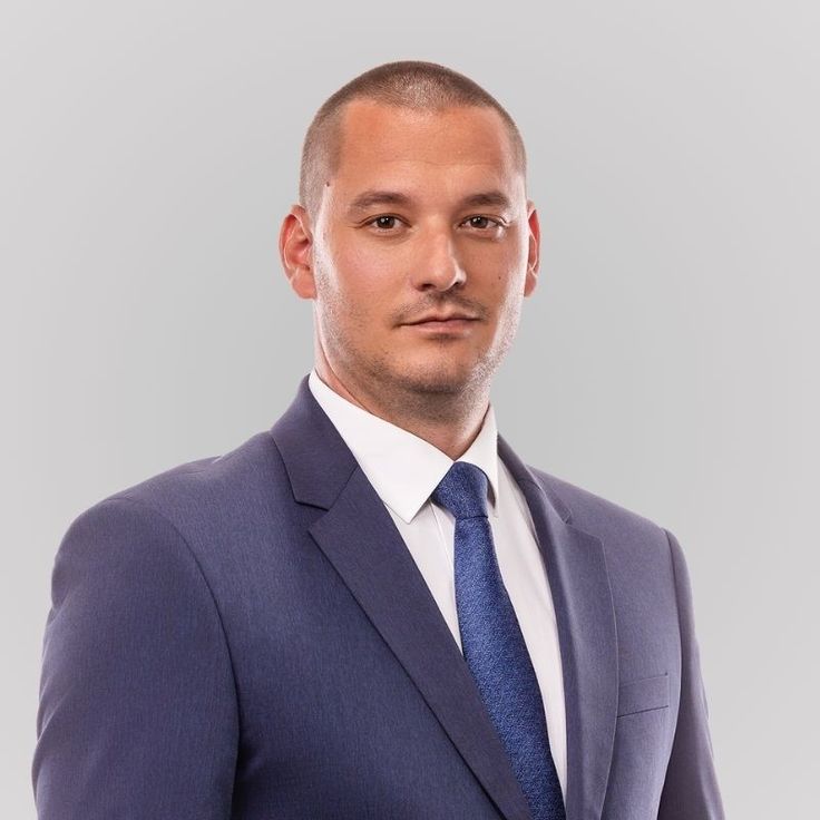 Brandon Mitchell (IT Director, Financial Services Inc.)